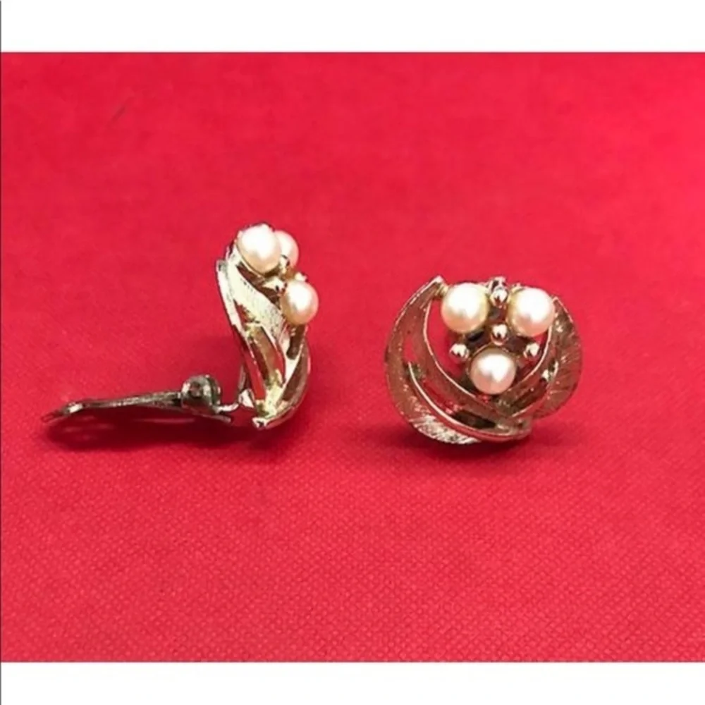 Vintage Clip On Earrings Signed Lisner Faux Pearl